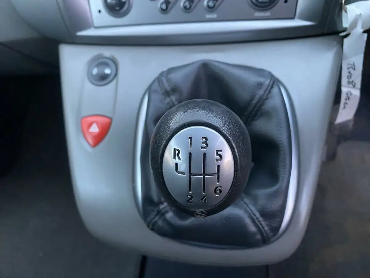 2008-renault-scenic-16-dynamique-big-31