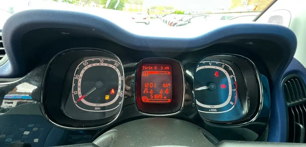 2015-fiat-panda-09-lounge-big-16
