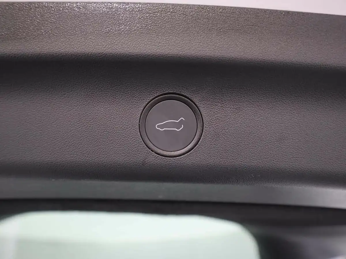 2022-tesla-model-y-e-rwd-big-10
