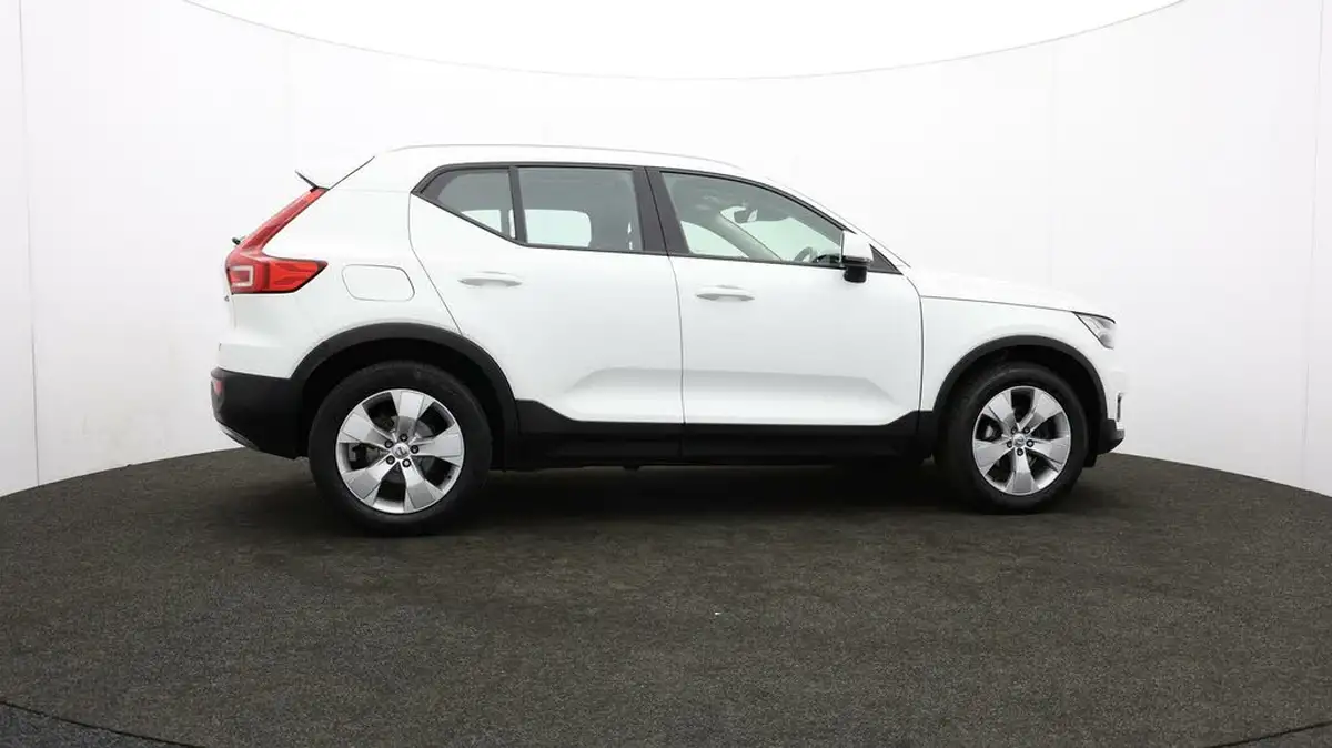 2020-volvo-xc40-20td-d3-momentum-geartronic-big-36