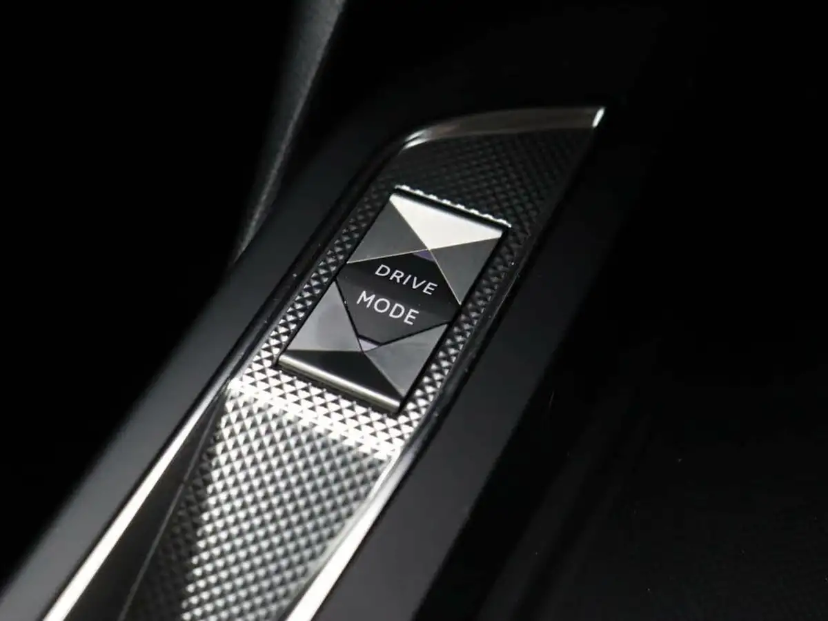2019-ds-ds-3-crossback-12-puretech-prestige-155ps-eat8-big-30