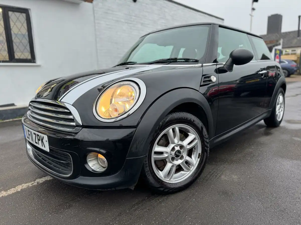 2011-mini-cooper-16-one-98bhp-hatchback-3d-big-3