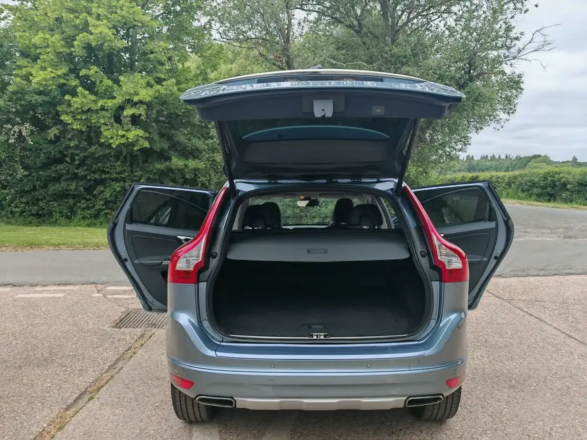 2016-volvo-xc60-20td-d4-se-lux-nav-big-48