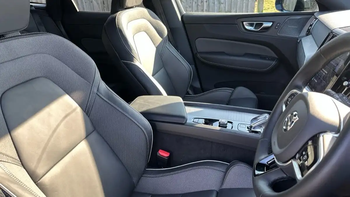 2024-volvo-xc60-20-b5-plus-black-edition-big-8