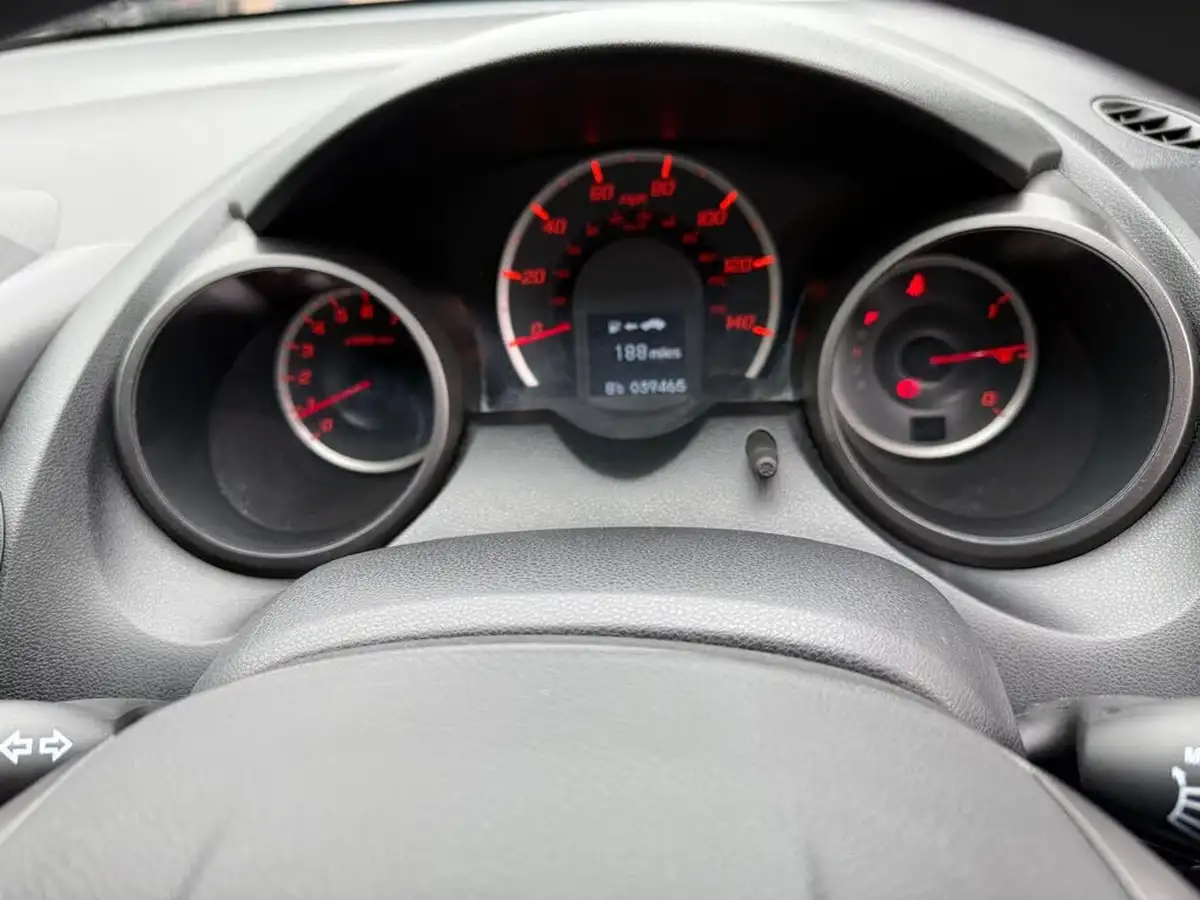 2012-honda-jazz-14-es-cvt-big-9