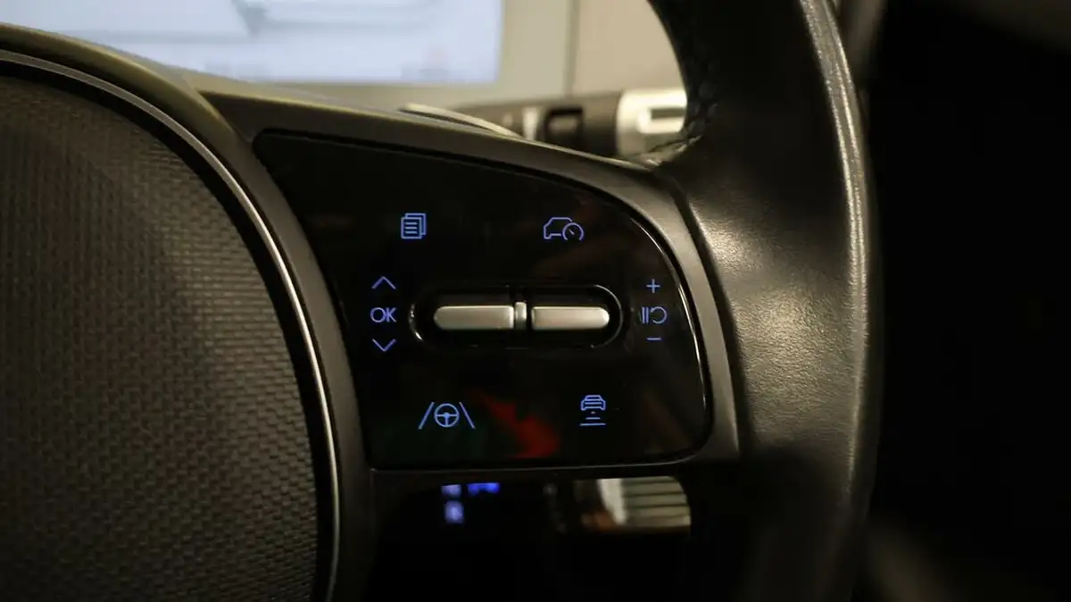 2022-hyundai-ioniq-5-e-se-connect-big-22