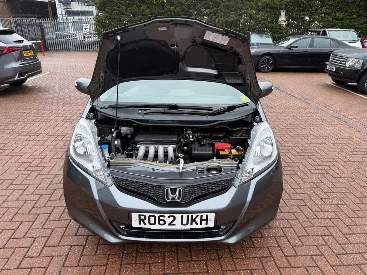 2012-honda-jazz-14-es-cvt-big-33