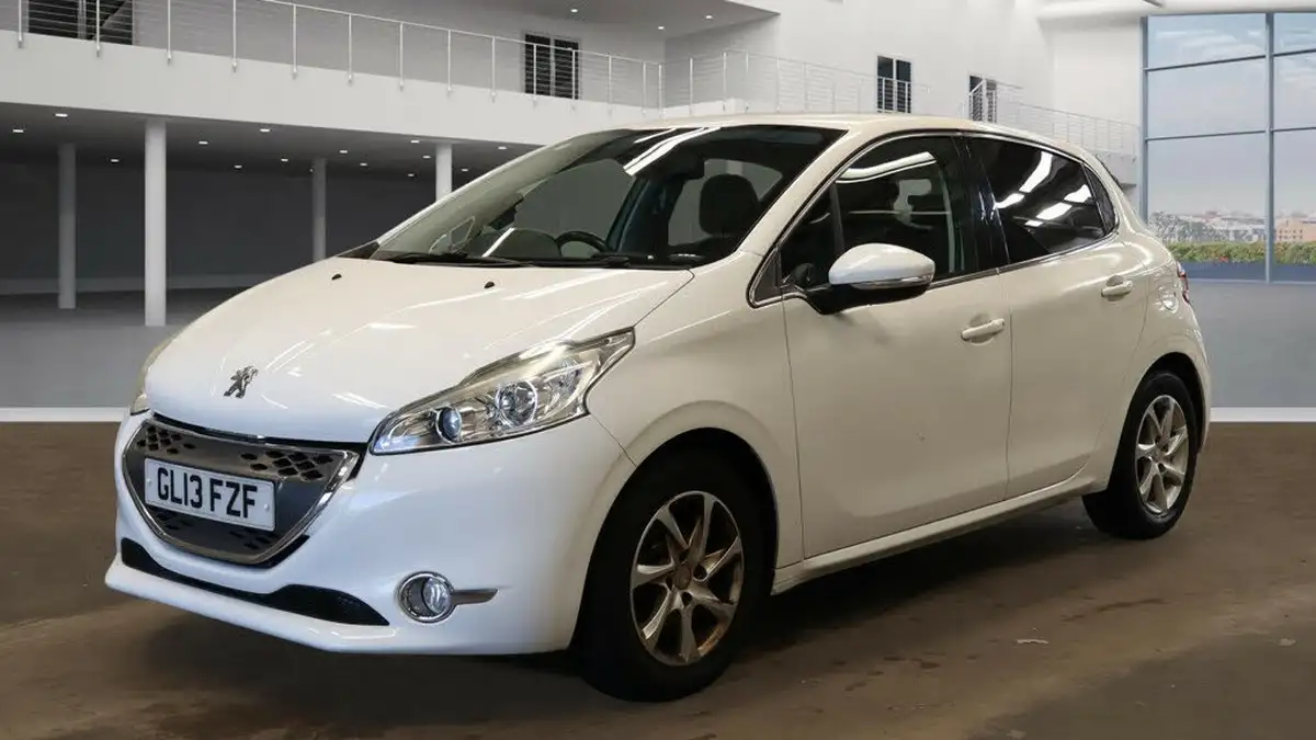 2013-peugeot-208-14td-allure-14e-hdi-ss-5d-egc-big-2