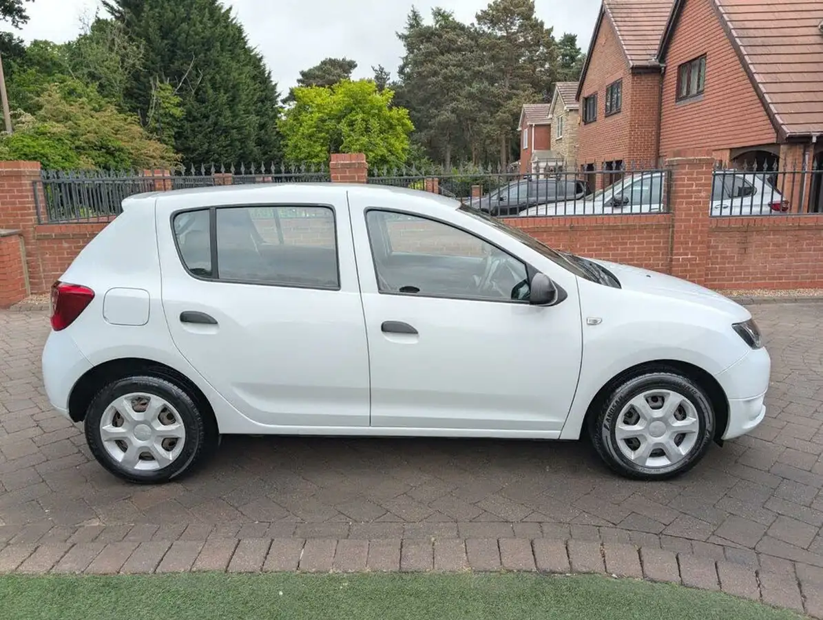 2014-dacia-sandero-12-ambiance-big-16