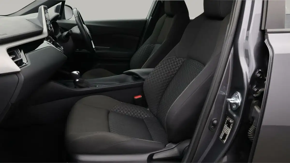 2022-toyota-c-hr-18-vvt-i-icon-big-13