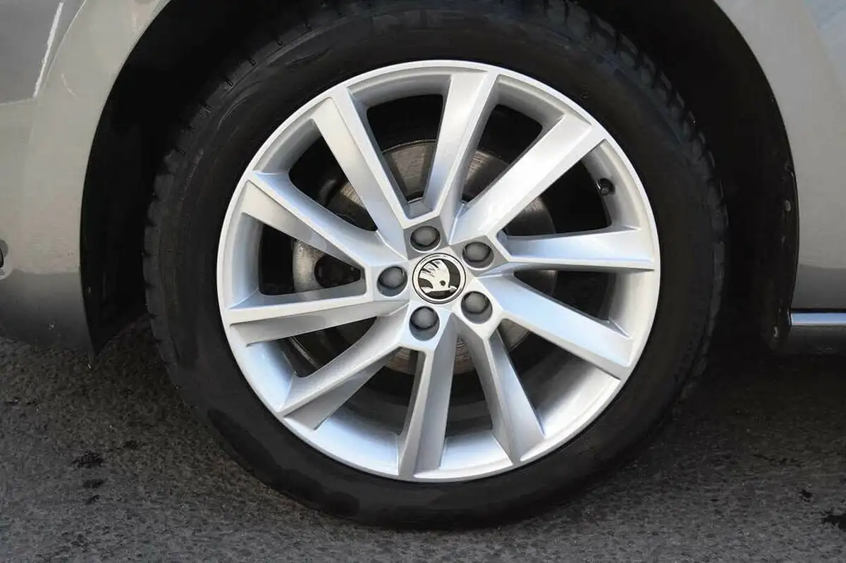2023-skoda-scala-10-tsi-se-l-110ps-big-4