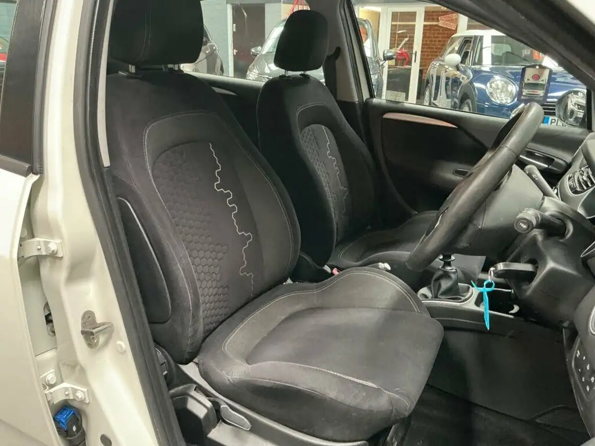 2013-fiat-punto-12-easy-no-ss-5d-big-19