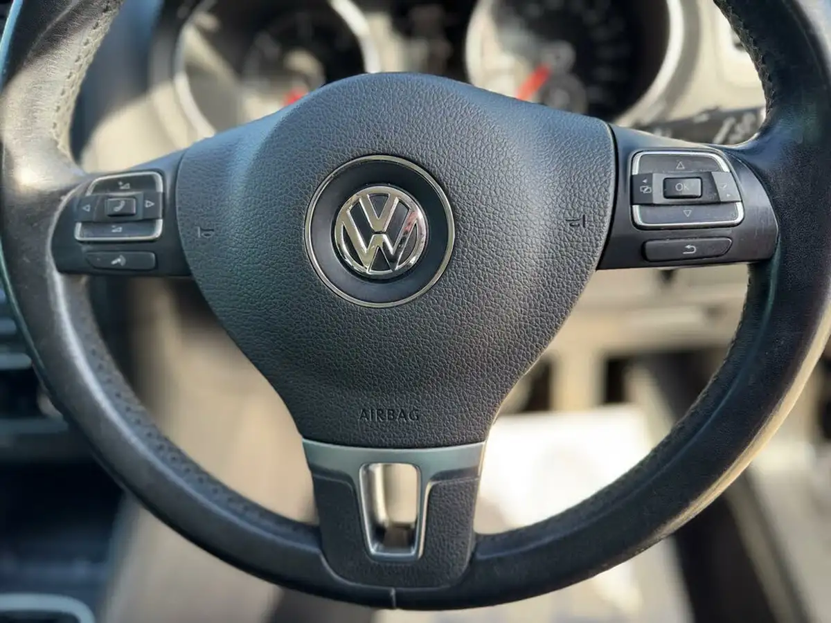 2011-volkswagen-golf-16td-blue-motion-match-5d-big-32