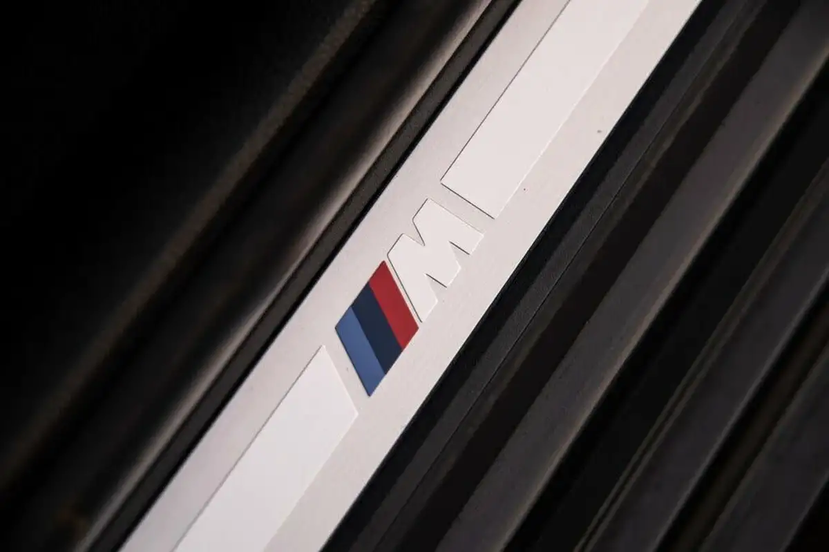 2022-bmw-3-series-20-330e-m-sport-touring-5d-big-25
