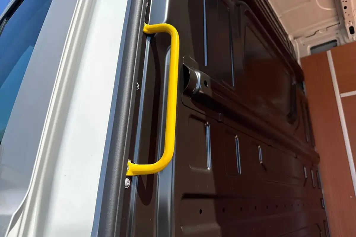 2024-volkswagen-crafter-20tdi-cr35-mwb-commerce-140pseu6d-panel-van-big-27