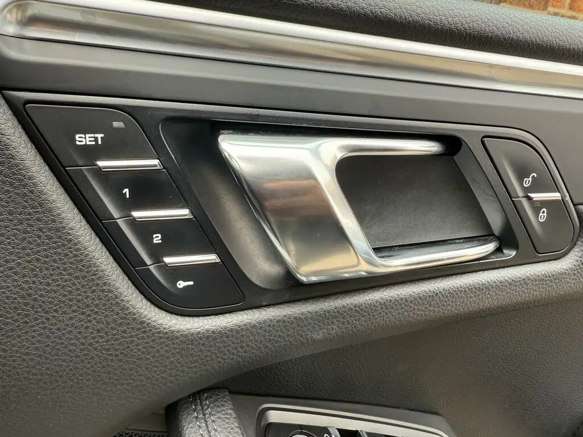 2016-porsche-macan-20-big-19