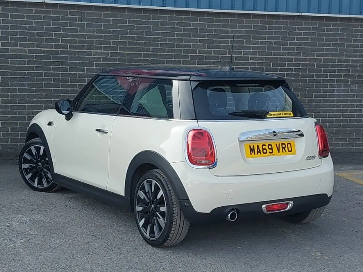 2019-mini-cooper-15-cooper-exclusive-134bhp-hatchback-3d-big-1