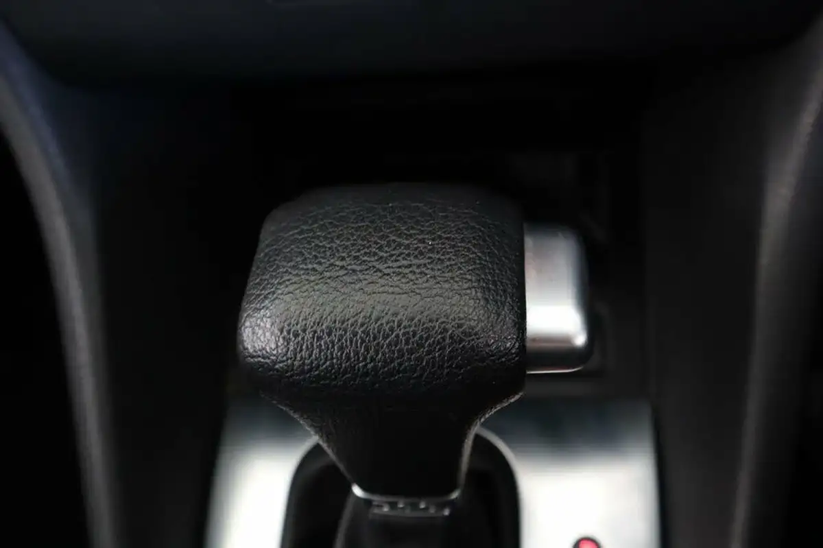 2010-volkswagen-golf-14-se-125ps-hatchback-5d-dsg-big-17