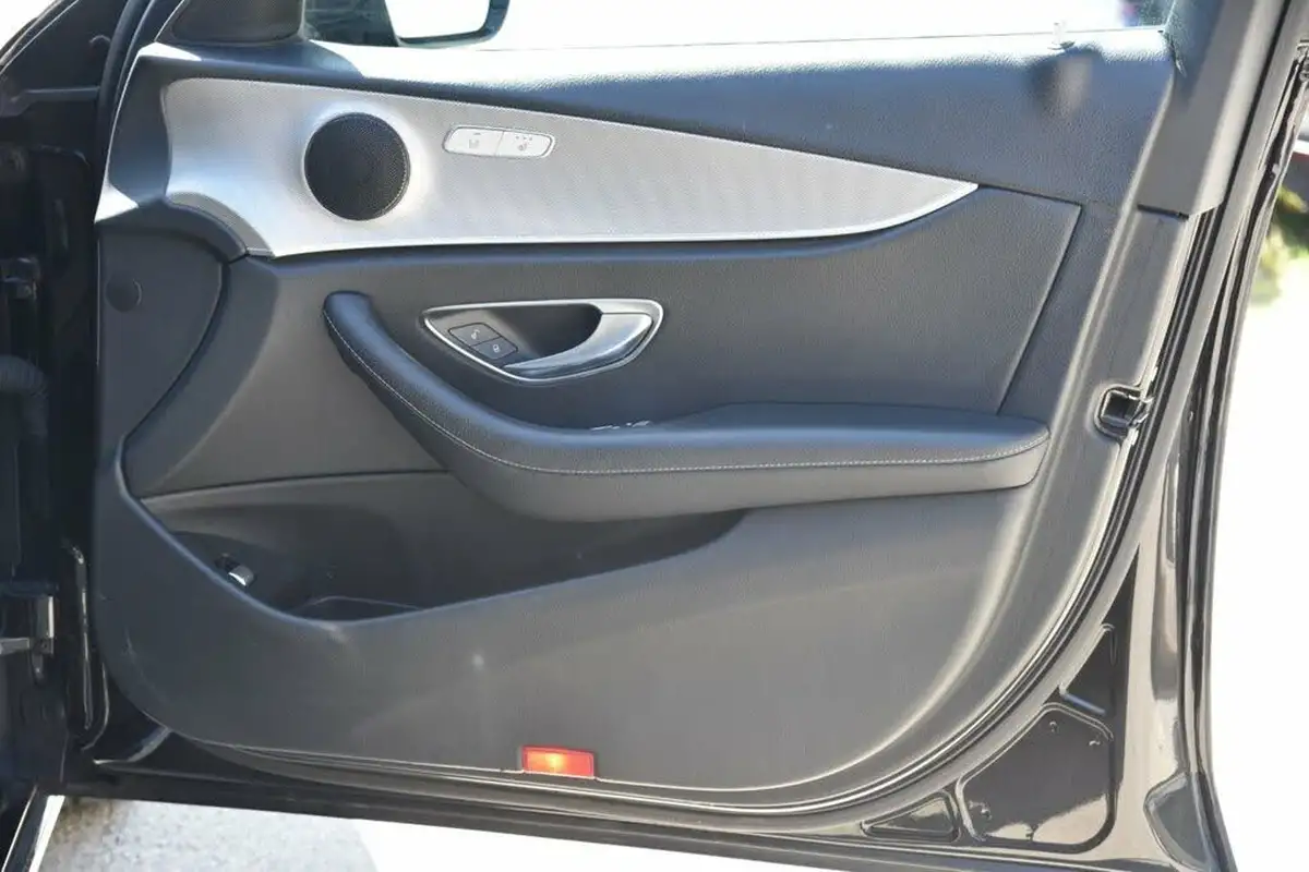 2019-mercedes-benz-e-class-20d-e220d-se-ss-estate-5d-big-55