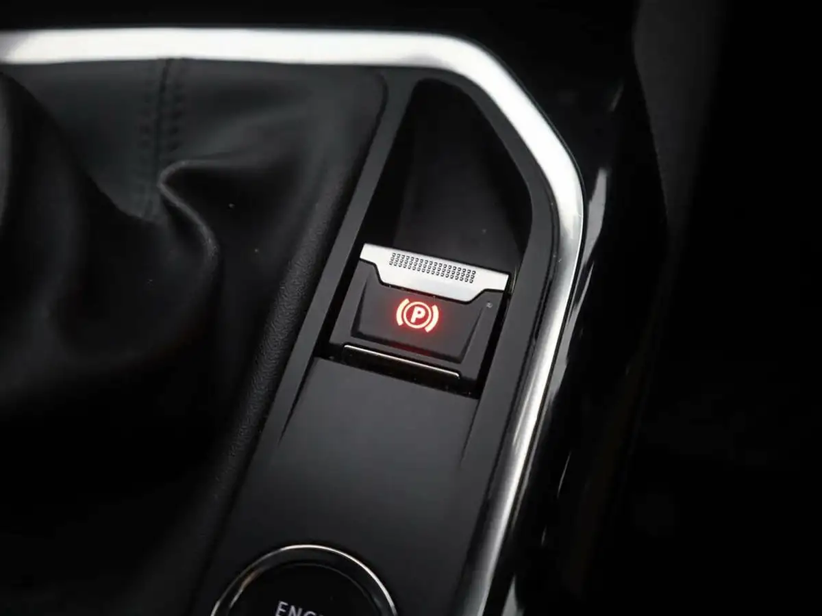 2021-peugeot-5008-suv-15-bluehdi-allure-big-28