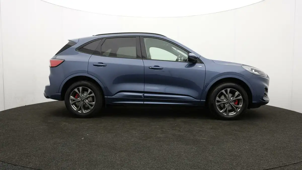 2022-ford-kuga-big-39