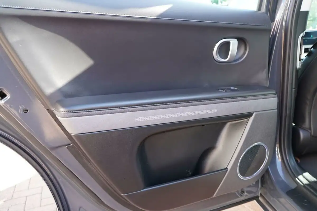 2023-hyundai-ioniq-5-e-premium-170ps-58kwh-rwd-big-24