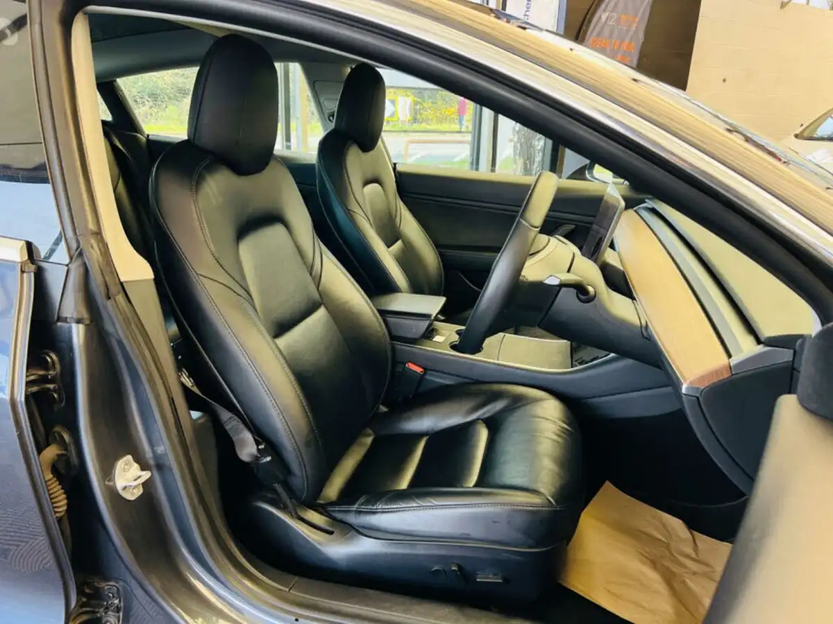 2020-tesla-model-3-e-long-range-big-11