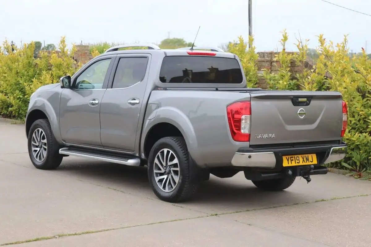 2019-nissan-navara-23dci-tekna-auto-big-5
