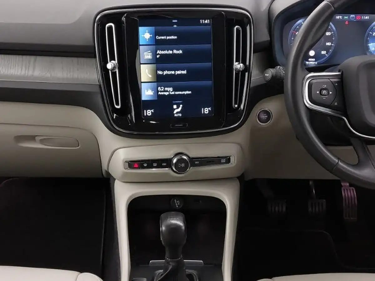 2021-volvo-xc40-15-t3-inscription-163bhp-big-9