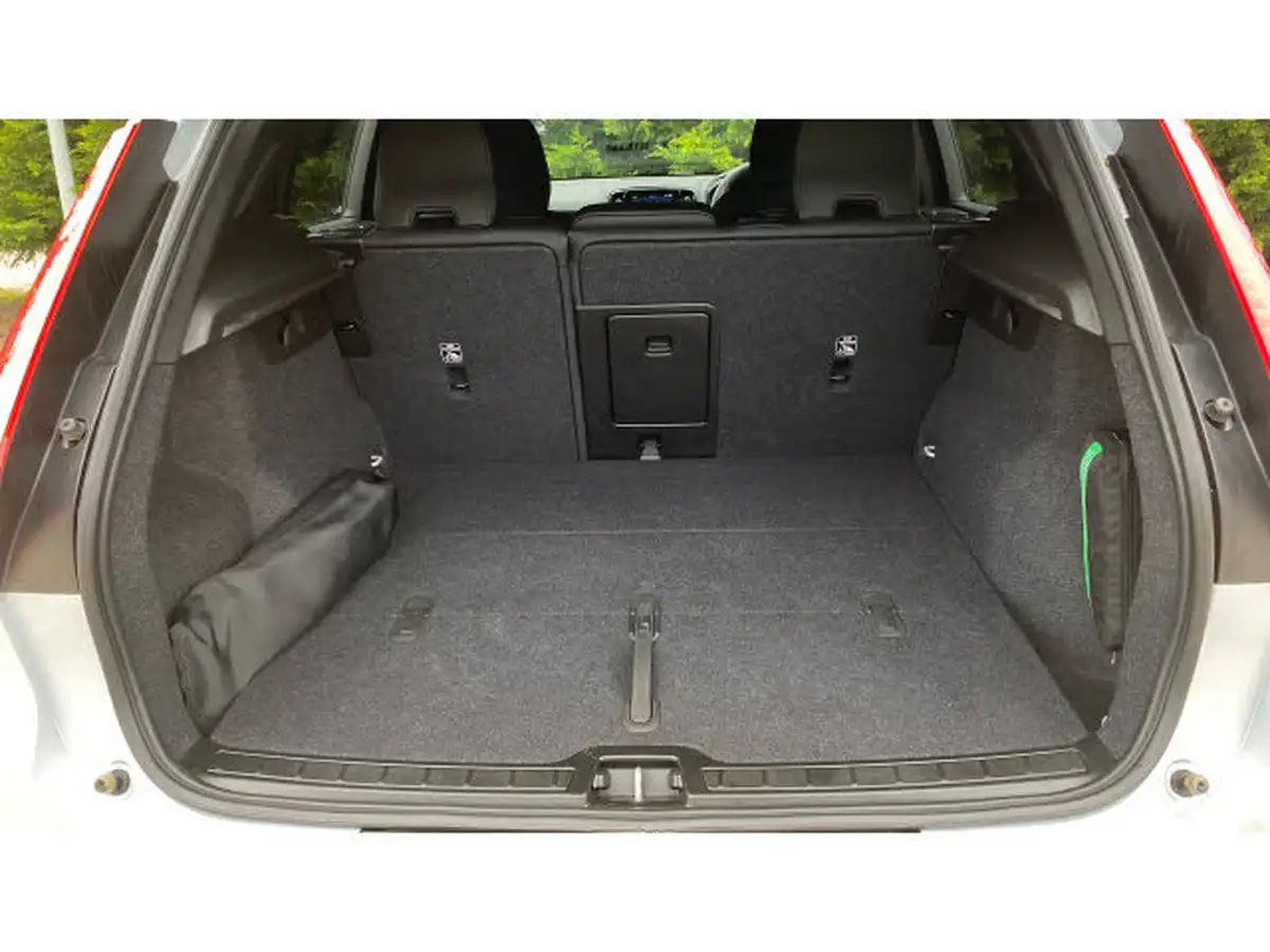 2022-volvo-xc40-e-recharge-pro-big-16
