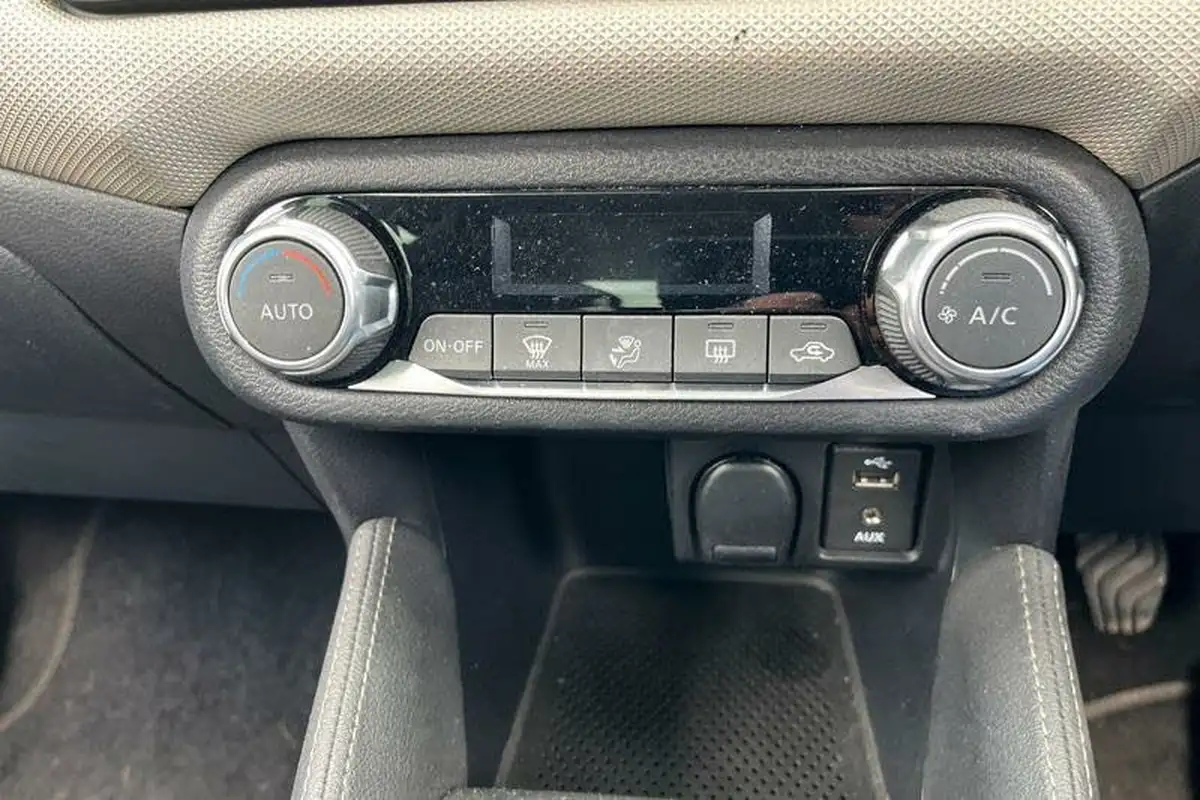 2017-nissan-micra-09-ig-t-n-connecta-big-31