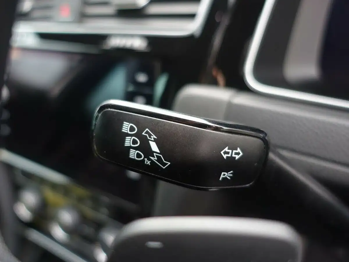2018-volkswagen-golf-20tdi-gtd-hatchback-5d-dsg-big-26