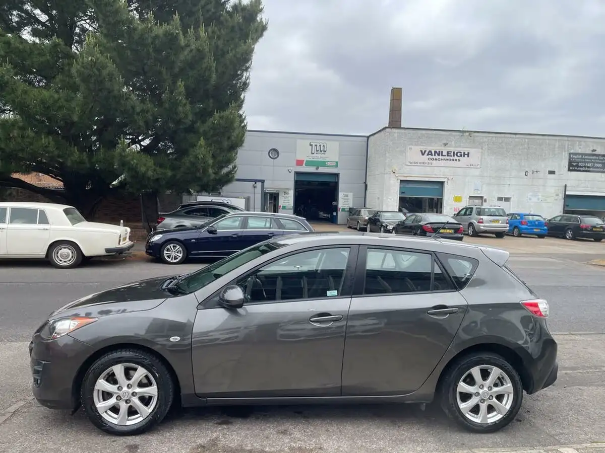 2010-mazda-mazda3-20-ts2-big-7