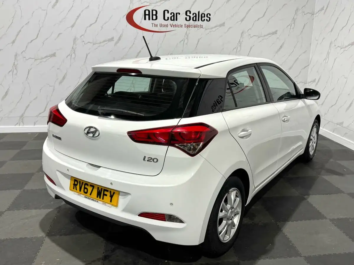 2017-hyundai-i20-12-se-hatchback-5d-big-8