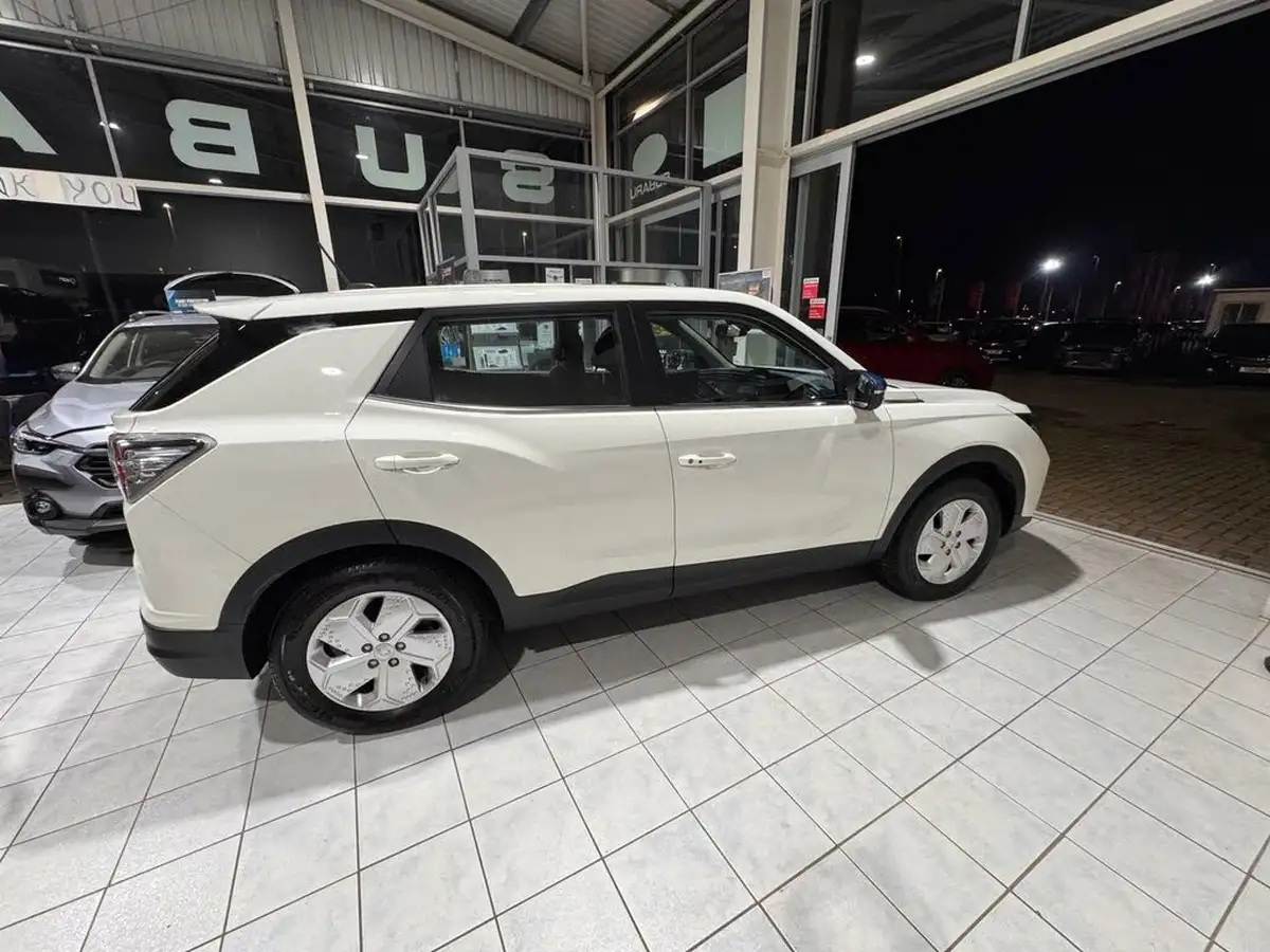 2022-kgm-ssangyong-korando-e-motion-e-ventura-big-3