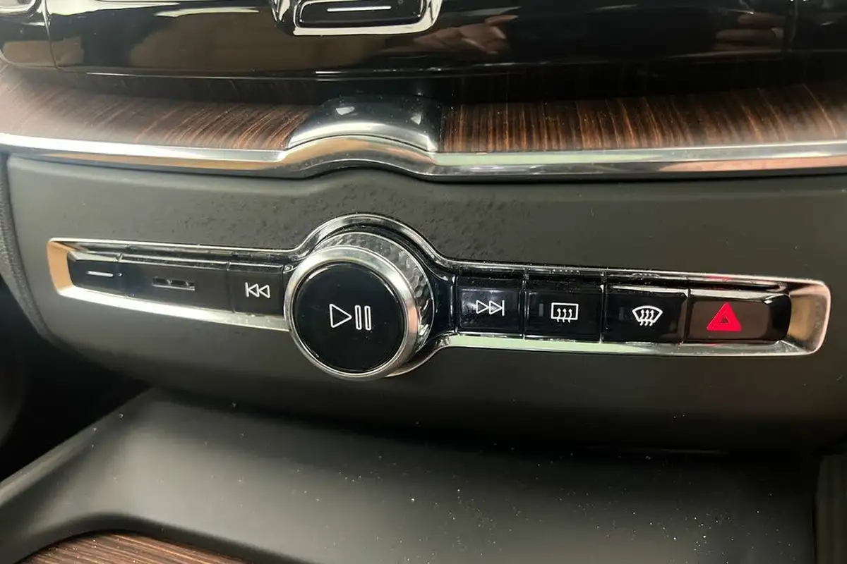 2021-volvo-xc60-20-t8-inscription-pro-390bhp-big-13