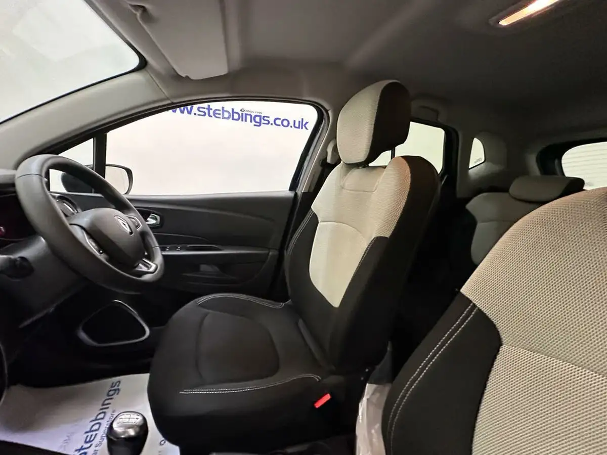 2018-renault-captur-09-tce-iconic-big-28