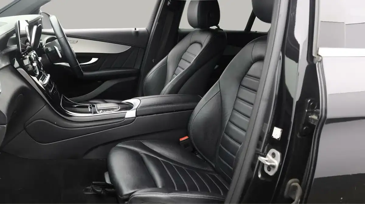 2021-mercedes-benz-glc-class-20-glc300-amg-line-258ps-coupe-4d-big-13