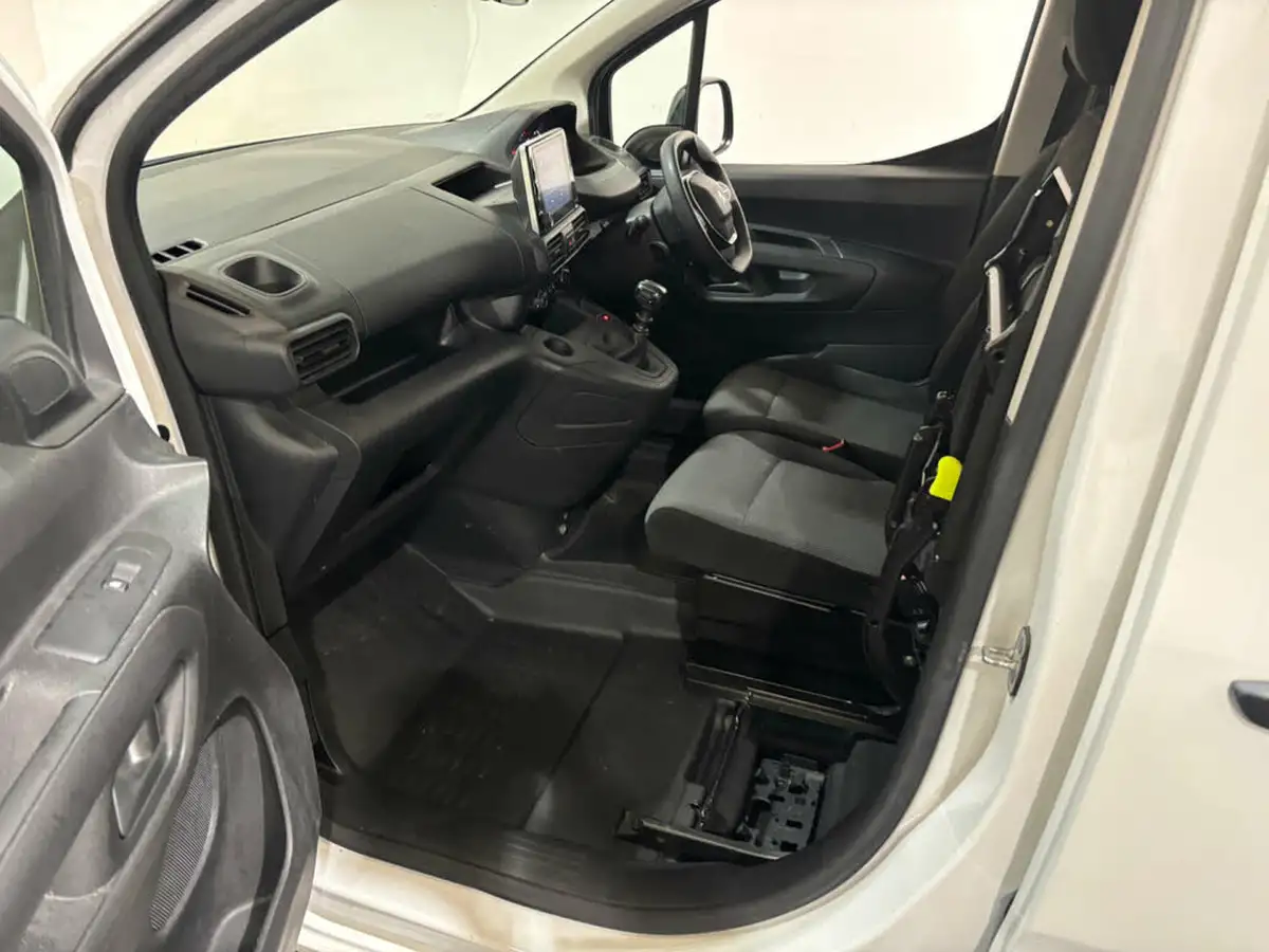 2022-peugeot-partner-15-bluehdi-1000-professional-premium-100pseu6d-big-51
