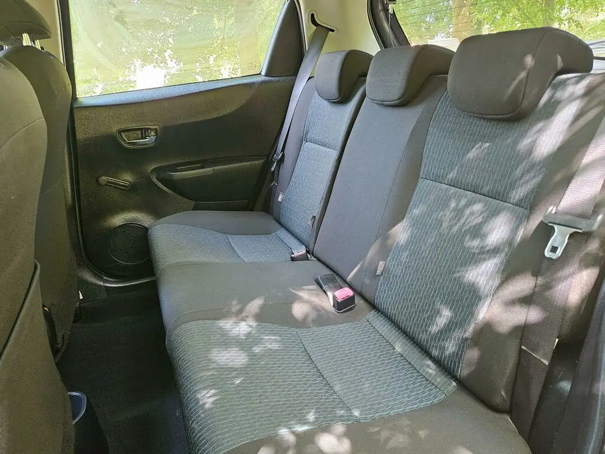 2012-toyota-yaris-133-tr-vvt-i-5d-big-26
