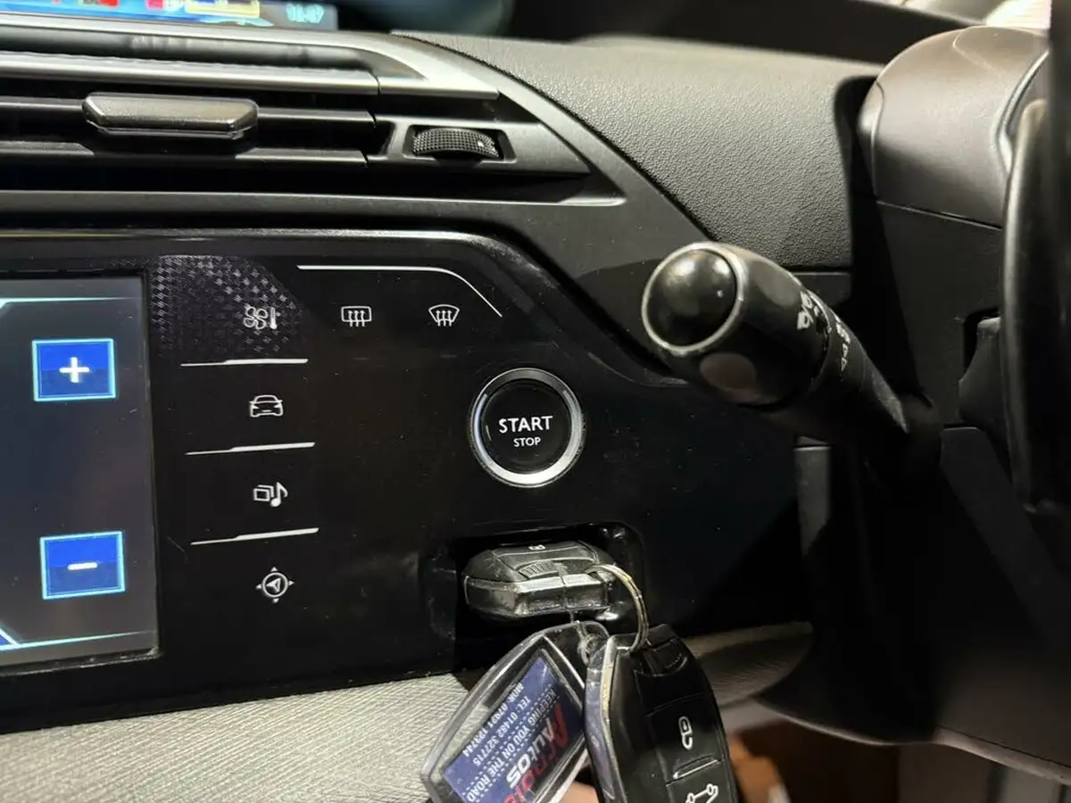 2015-citroen-grand-c4-picasso-16bluehdi-vtr-120ps-eat6-big-32