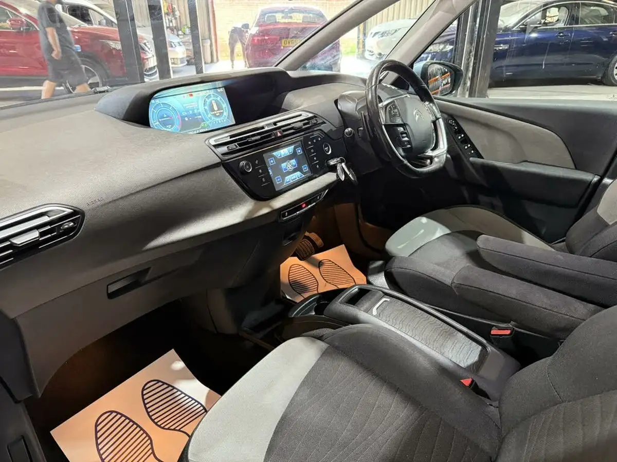 2015-citroen-grand-c4-picasso-16bluehdi-vtr-120ps-eat6-big-8