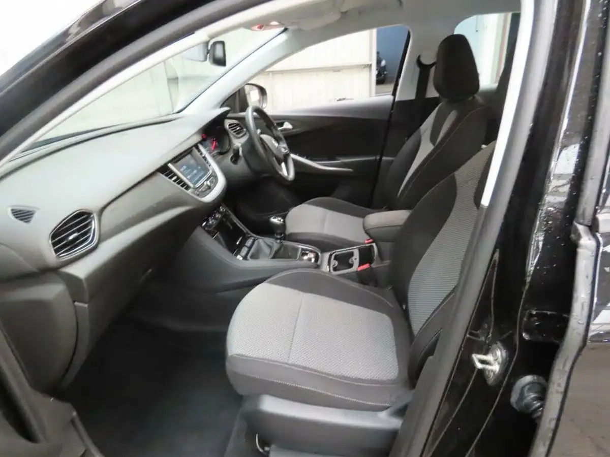 2020-vauxhall-grandland-x-15td-se-premium-ecotec-blueinjection-big-3
