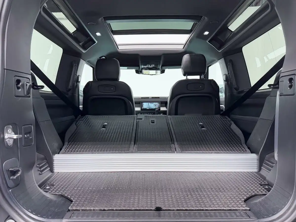 2021-land-rover-90-defender-20-p300-x-dynamic-se-big-8