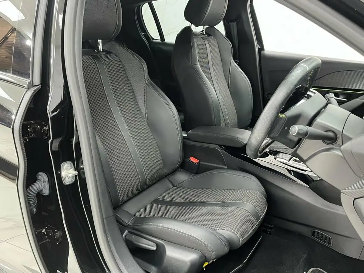 2023-peugeot-208-e-gt-136ps-50kwh-big-30
