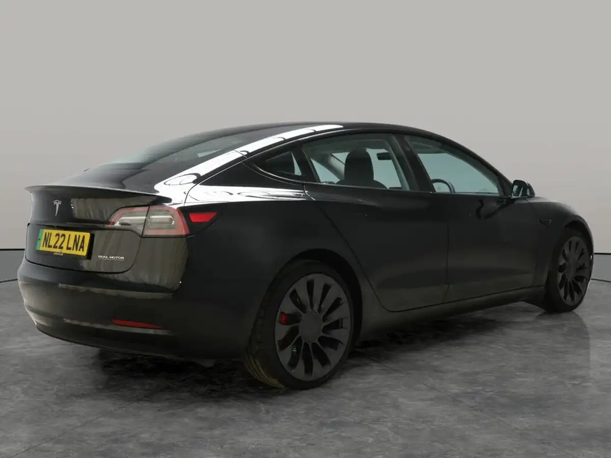 2022-tesla-model-3-e-performance-big-11