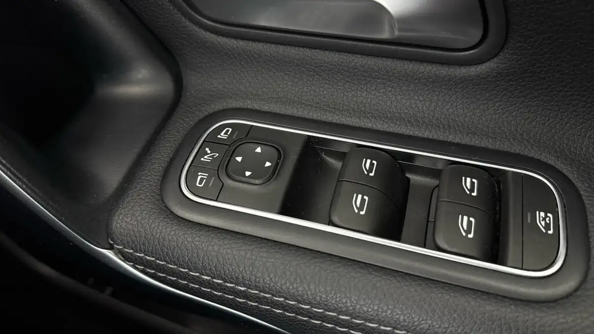 2022-mercedes-benz-cla-13-cla-180-amg-line-premium-plus-coupe-4d-big-22