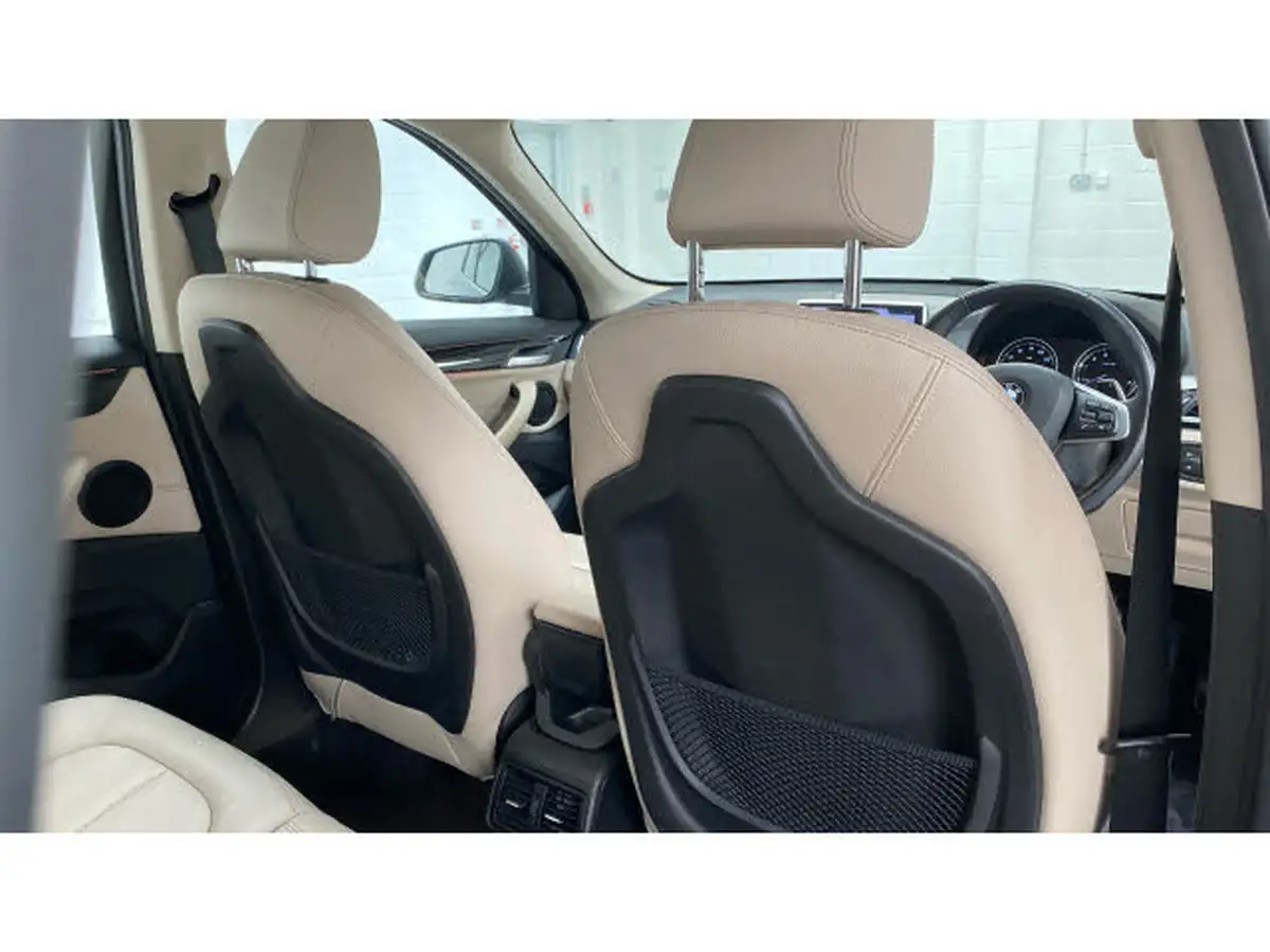 2021-bmw-x1-20-sdrive20i-xline-big-35