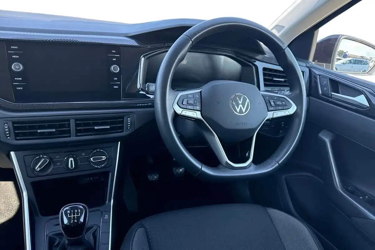 2024-volkswagen-polo-10-life-big-17