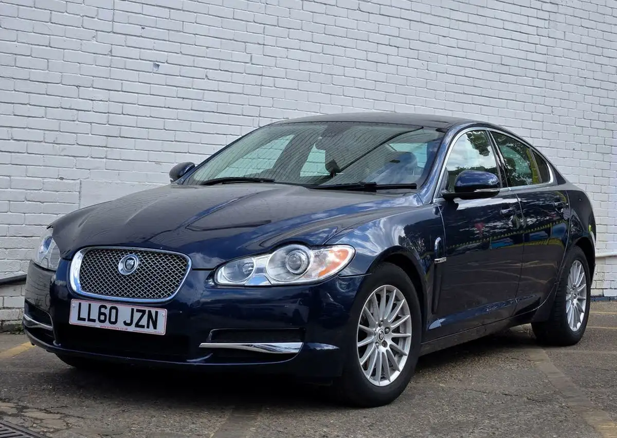 2010-jaguar-xf-30-luxury-big-30